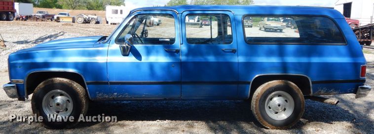 image for item IL9302 1983 Chevrolet C20 Suburban  SUV