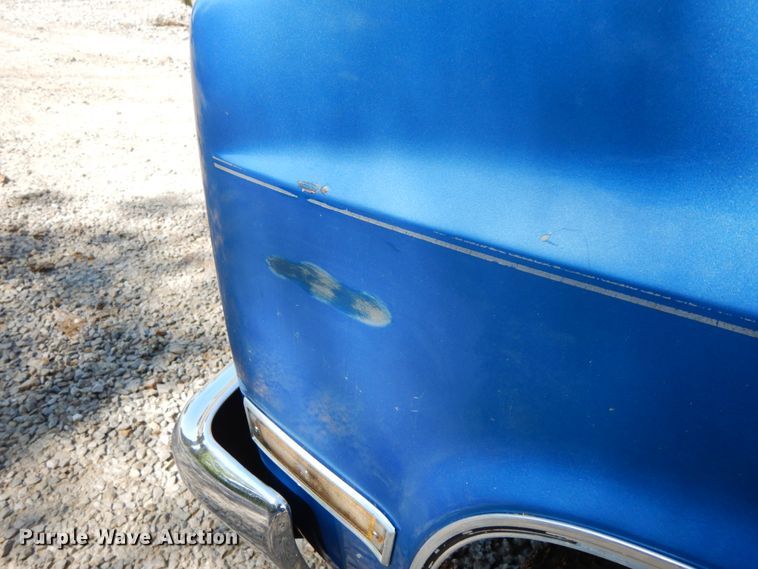 image for item IL9302 1983 Chevrolet C20 Suburban  SUV