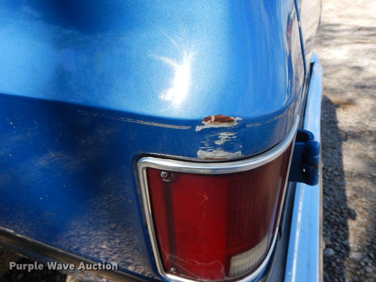 image for item IL9302 1983 Chevrolet C20 Suburban  SUV