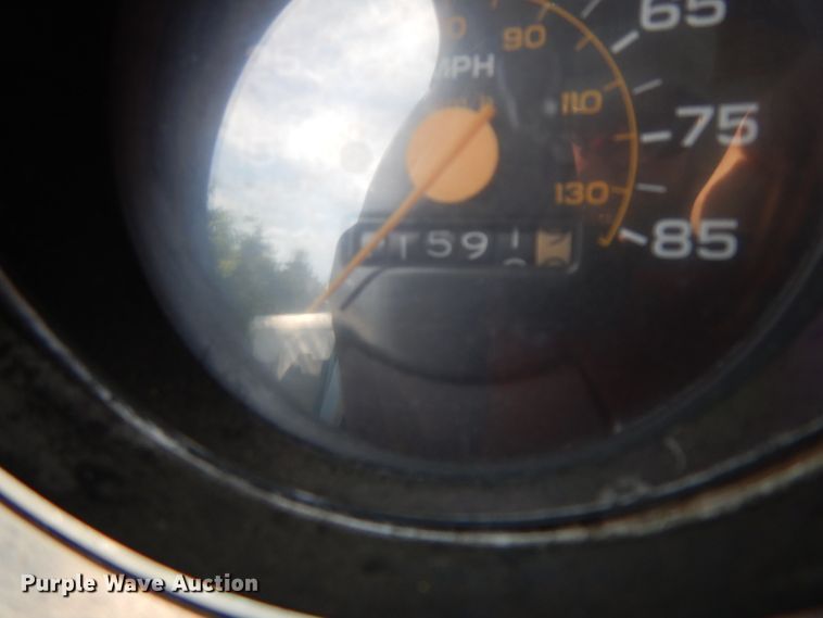 image for item IL9302 1983 Chevrolet C20 Suburban  SUV