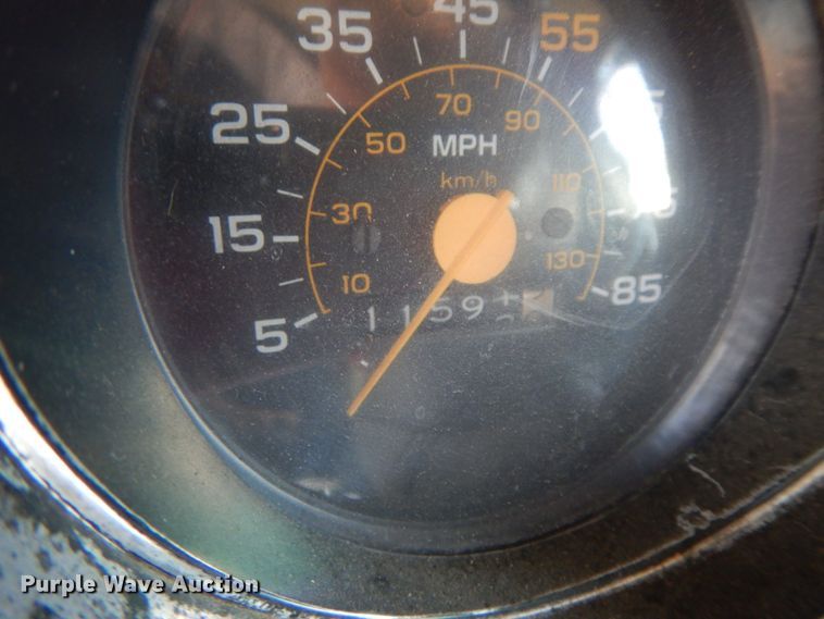 image for item IL9302 1983 Chevrolet C20 Suburban  SUV