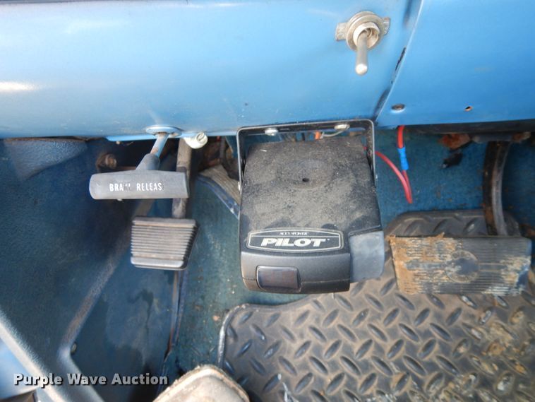 image for item IL9302 1983 Chevrolet C20 Suburban  SUV