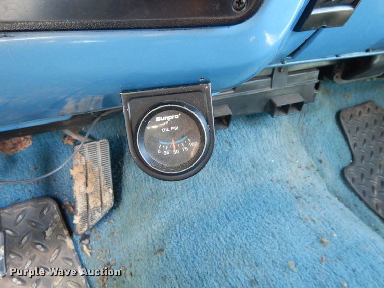 image for item IL9302 1983 Chevrolet C20 Suburban  SUV