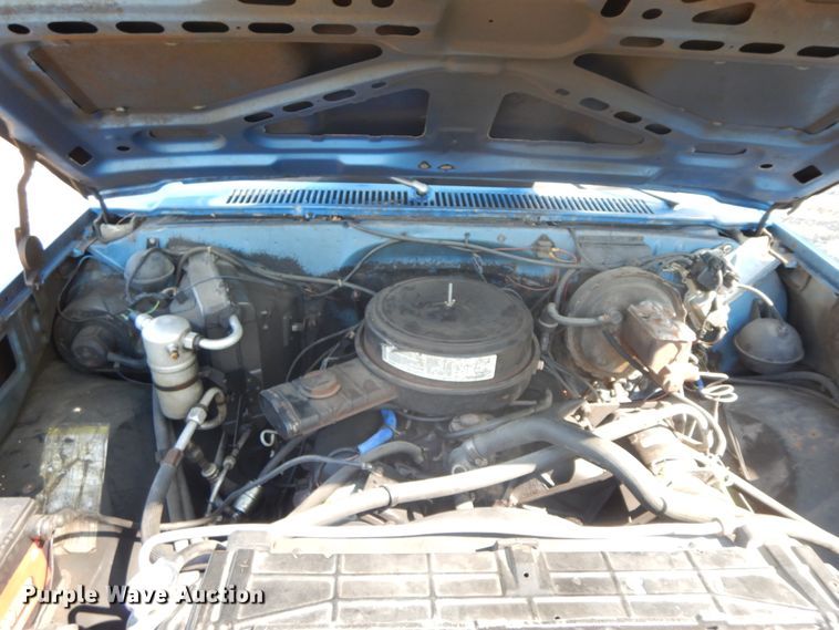 image for item IL9302 1983 Chevrolet C20 Suburban  SUV