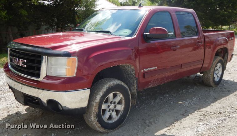 image for item IL9308 2007 GMC Sierra 1500  Crew Cab pickup truck