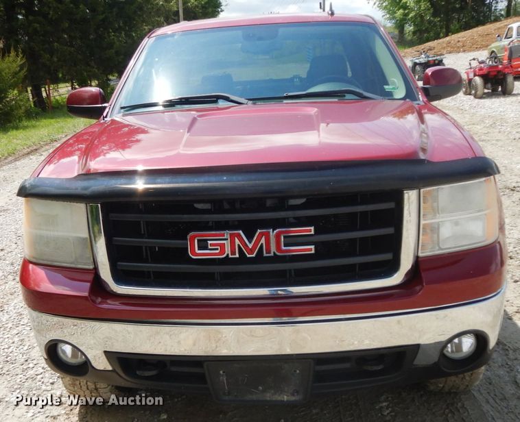 image for item IL9308 2007 GMC Sierra 1500  Crew Cab pickup truck