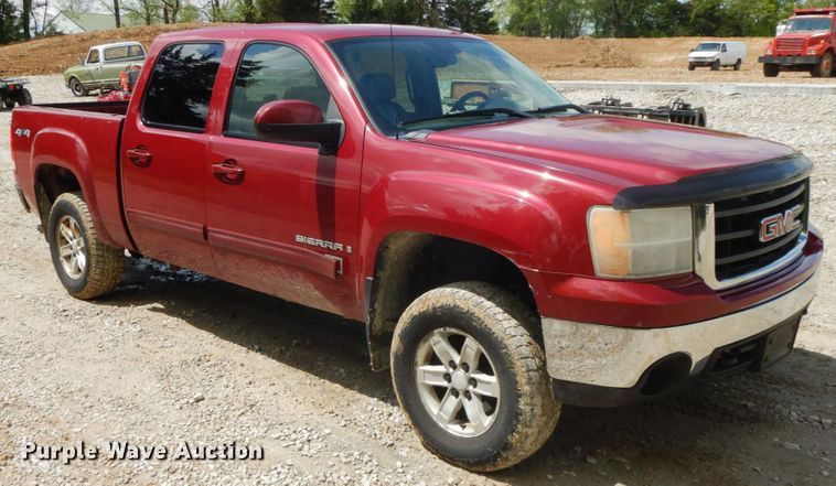 image for item IL9308 2007 GMC Sierra 1500  Crew Cab pickup truck