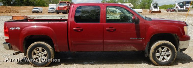 image for item IL9308 2007 GMC Sierra 1500  Crew Cab pickup truck