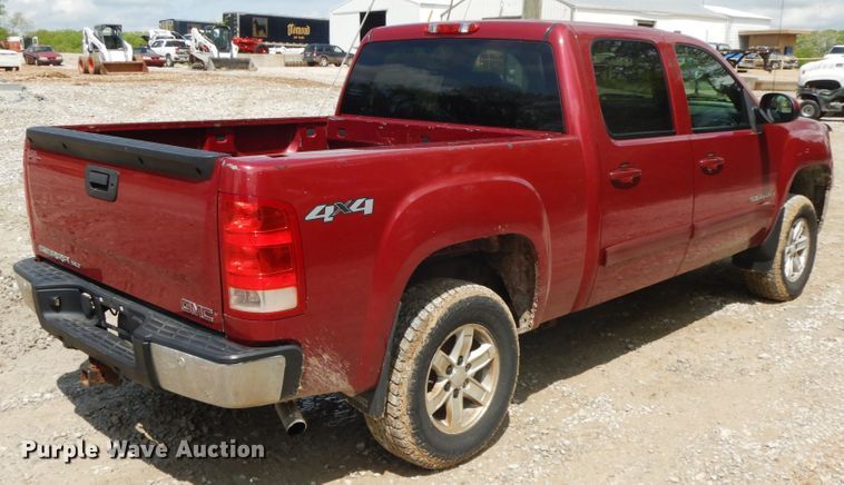 image for item IL9308 2007 GMC Sierra 1500  Crew Cab pickup truck