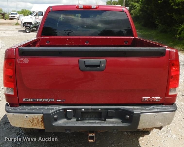 image for item IL9308 2007 GMC Sierra 1500  Crew Cab pickup truck