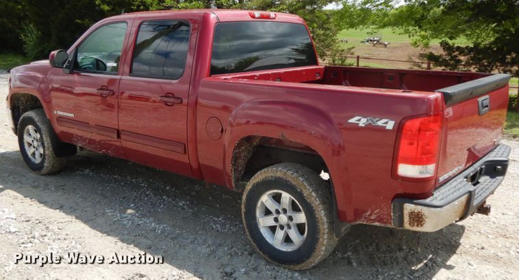image for item IL9308 2007 GMC Sierra 1500  Crew Cab pickup truck