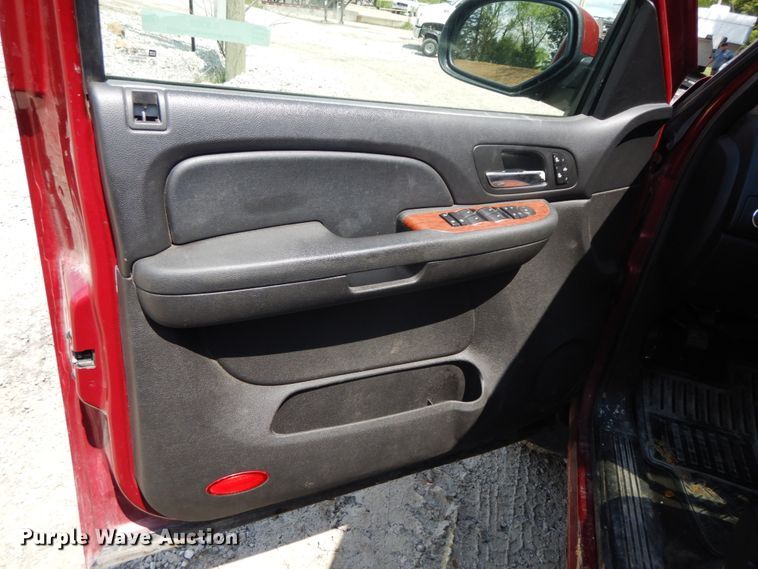 image for item IL9308 2007 GMC Sierra 1500  Crew Cab pickup truck