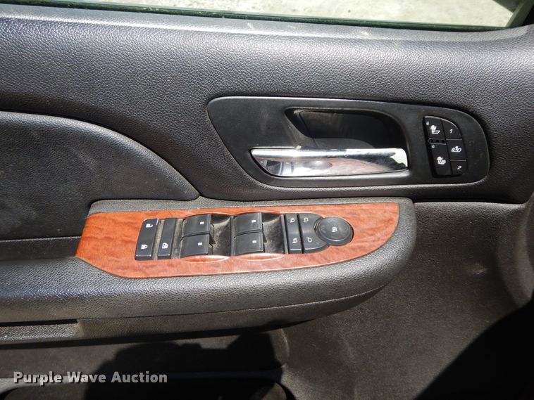 image for item IL9308 2007 GMC Sierra 1500  Crew Cab pickup truck