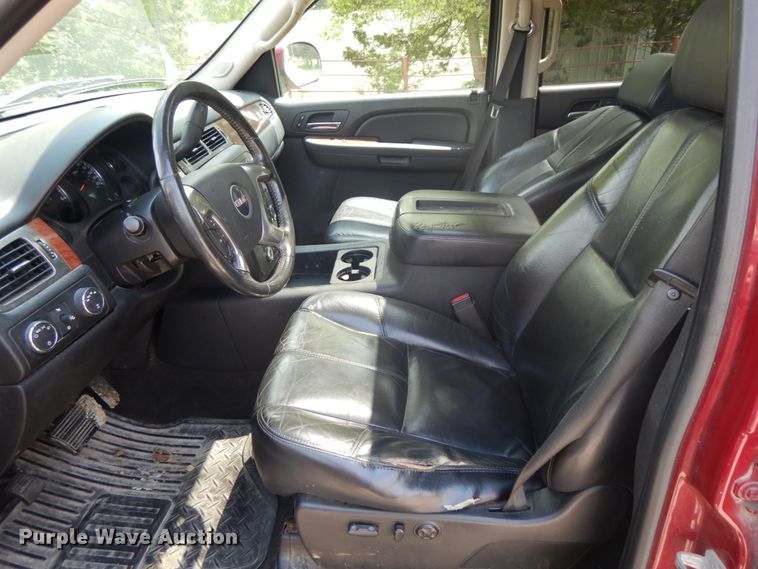 image for item IL9308 2007 GMC Sierra 1500  Crew Cab pickup truck