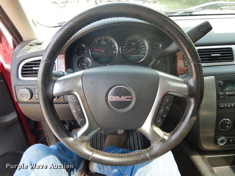 image for item IL9308 2007 GMC Sierra 1500  Crew Cab pickup truck