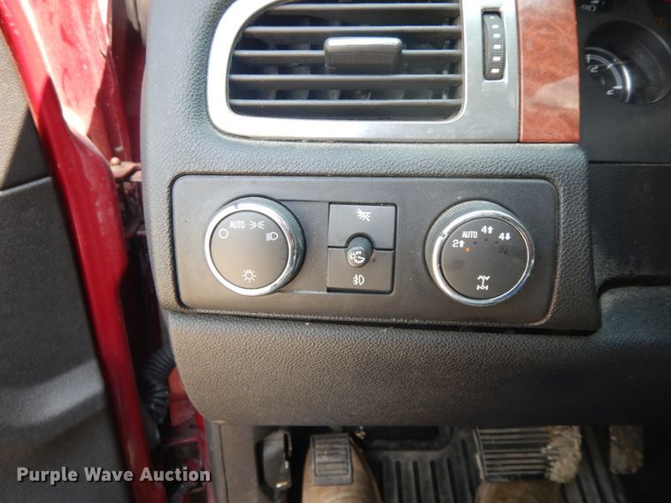 image for item IL9308 2007 GMC Sierra 1500  Crew Cab pickup truck