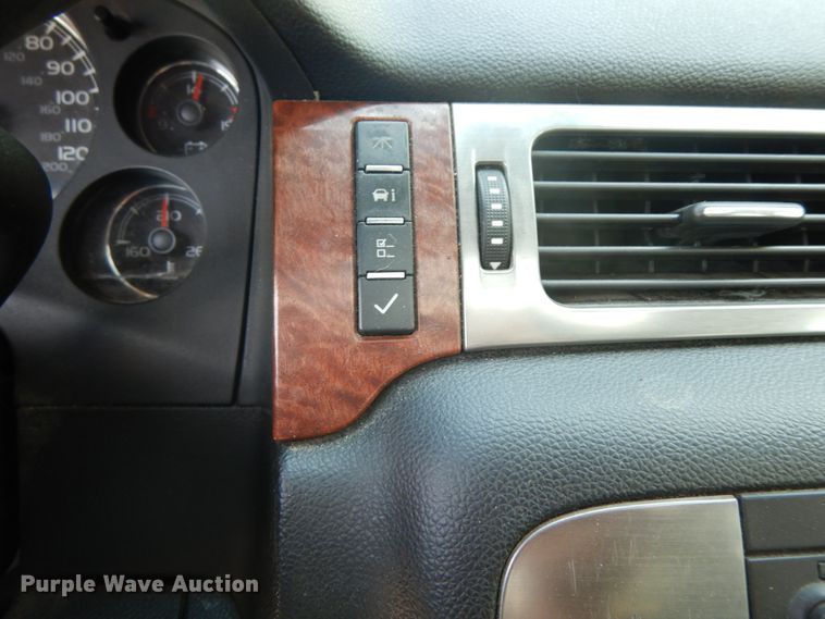 image for item IL9308 2007 GMC Sierra 1500  Crew Cab pickup truck