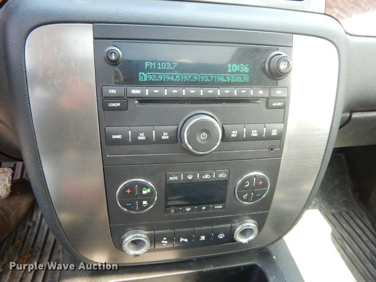 image for item IL9308 2007 GMC Sierra 1500  Crew Cab pickup truck