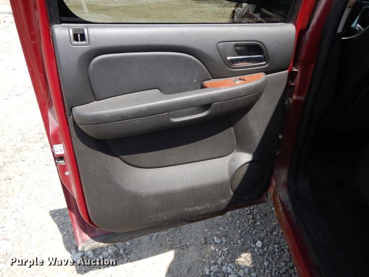 image for item IL9308 2007 GMC Sierra 1500  Crew Cab pickup truck