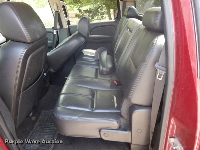 image for item IL9308 2007 GMC Sierra 1500  Crew Cab pickup truck