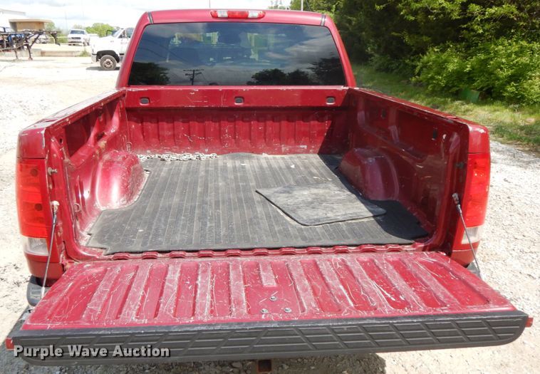 image for item IL9308 2007 GMC Sierra 1500  Crew Cab pickup truck