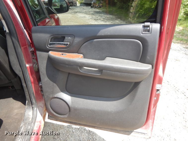 image for item IL9308 2007 GMC Sierra 1500  Crew Cab pickup truck