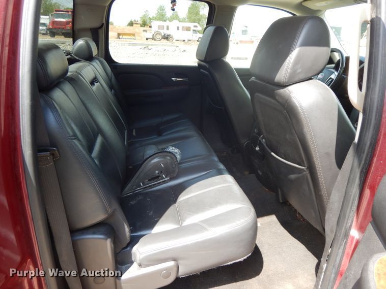 image for item IL9308 2007 GMC Sierra 1500  Crew Cab pickup truck