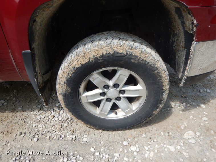 image for item IL9308 2007 GMC Sierra 1500  Crew Cab pickup truck