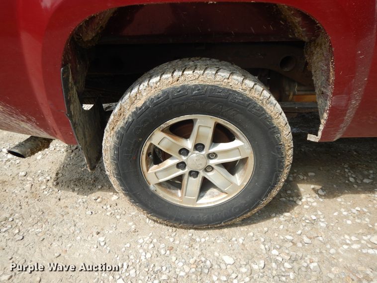 image for item IL9308 2007 GMC Sierra 1500  Crew Cab pickup truck