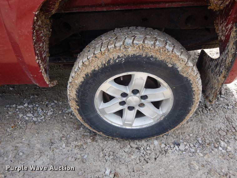 image for item IL9308 2007 GMC Sierra 1500  Crew Cab pickup truck