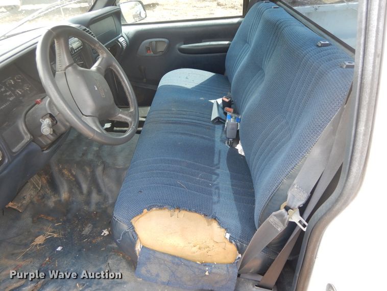 image for item IL9324 1998 GMC Sierra C1500  pickup truck