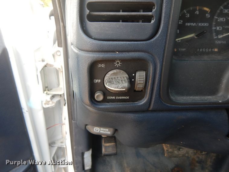 image for item IL9324 1998 GMC Sierra C1500  pickup truck