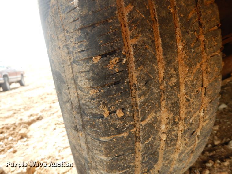 image for item IL9324 1998 GMC Sierra C1500  pickup truck