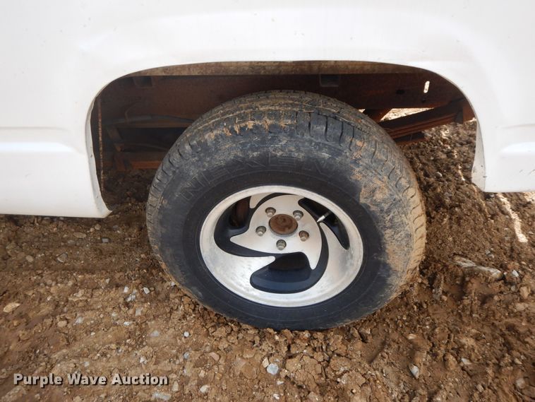 image for item IL9324 1998 GMC Sierra C1500  pickup truck