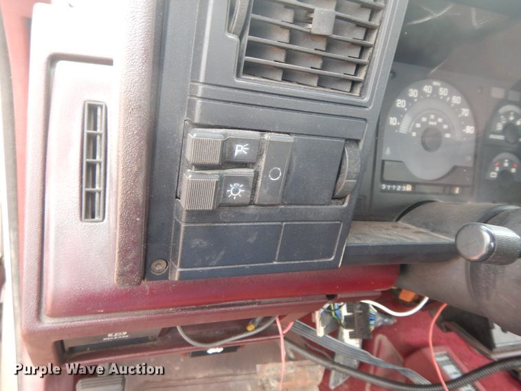 image for item IL9325 1988 GMC Sierra K1500  pickup truck