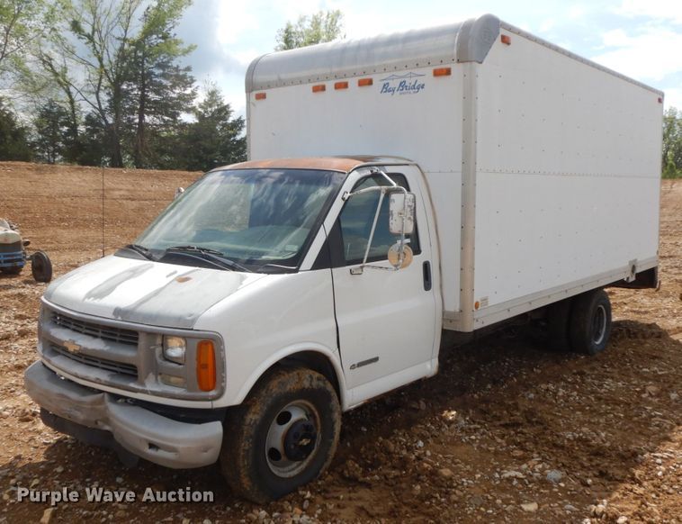 image for item IL9327 2001 Chevrolet Express G3500  box truck