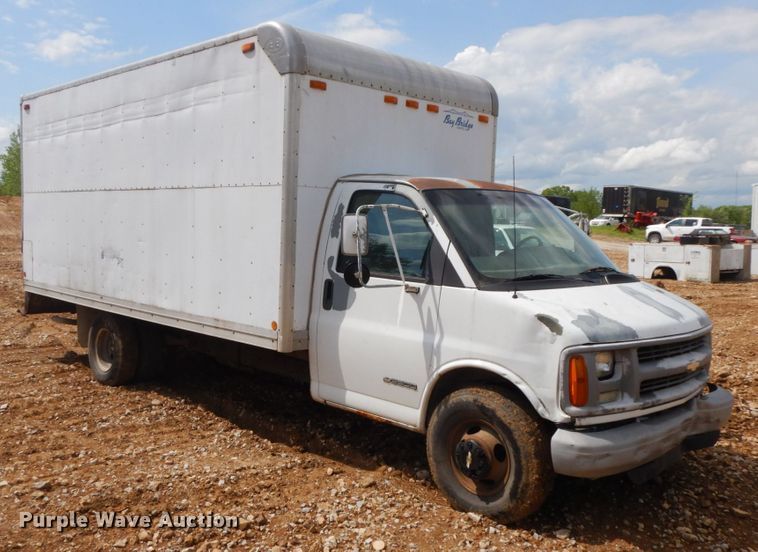 image for item IL9327 2001 Chevrolet Express G3500  box truck