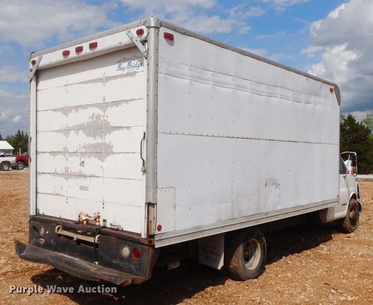 image for item IL9327 2001 Chevrolet Express G3500  box truck