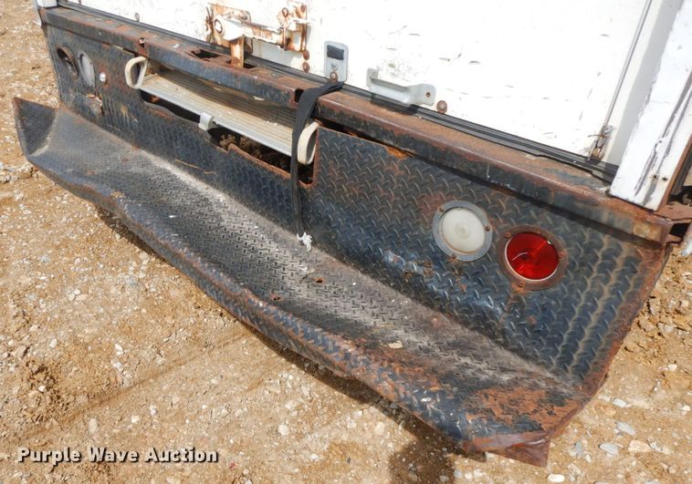 image for item IL9327 2001 Chevrolet Express G3500  box truck