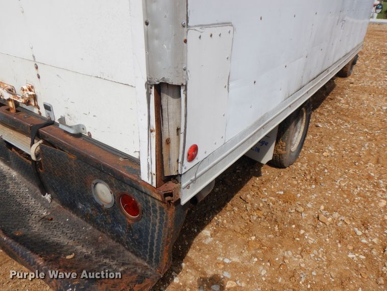 image for item IL9327 2001 Chevrolet Express G3500  box truck