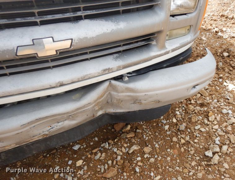 image for item IL9327 2001 Chevrolet Express G3500  box truck