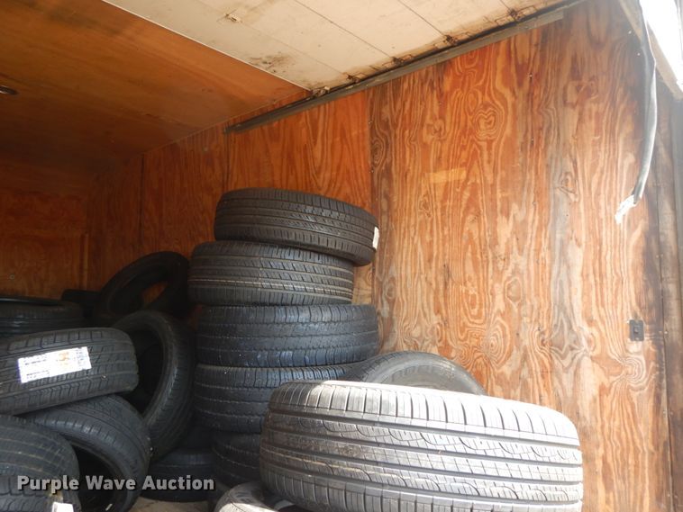 image for item IL9327 2001 Chevrolet Express G3500  box truck