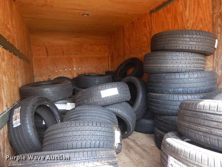 image for item IL9327 2001 Chevrolet Express G3500  box truck