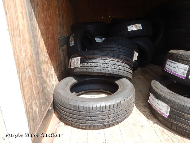 image for item IL9327 2001 Chevrolet Express G3500  box truck