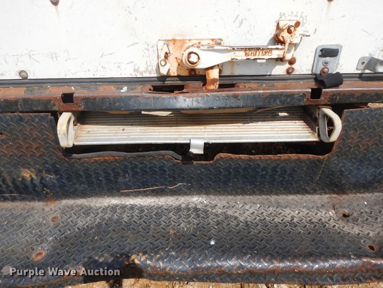 image for item IL9327 2001 Chevrolet Express G3500  box truck