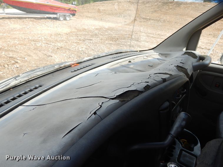 image for item IL9327 2001 Chevrolet Express G3500  box truck