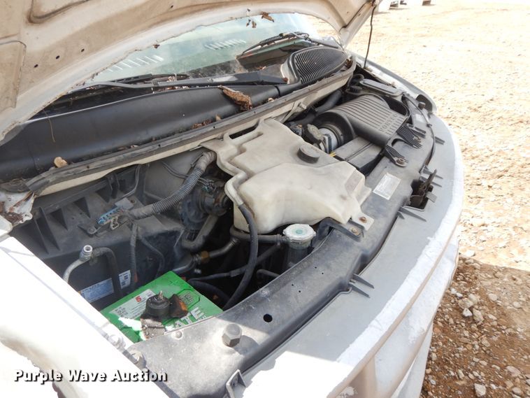 image for item IL9327 2001 Chevrolet Express G3500  box truck