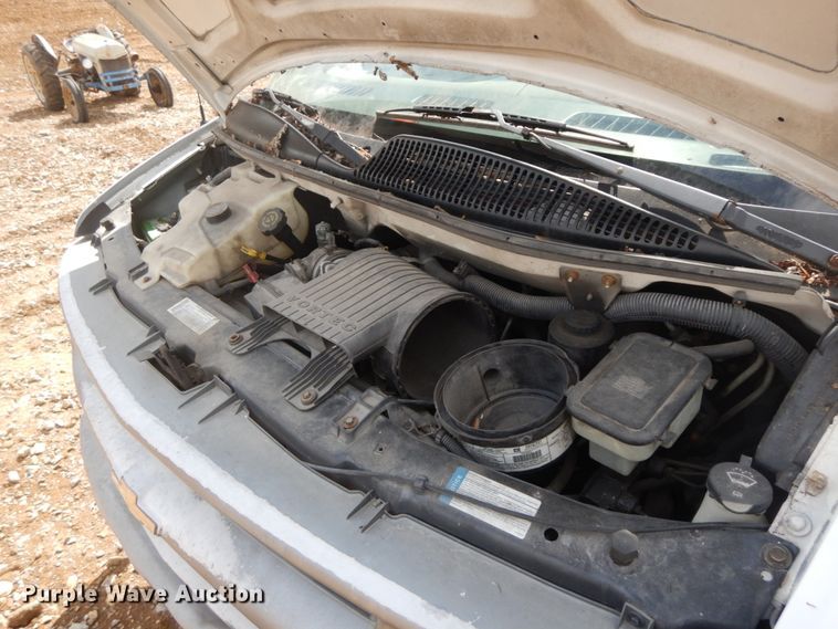 image for item IL9327 2001 Chevrolet Express G3500  box truck