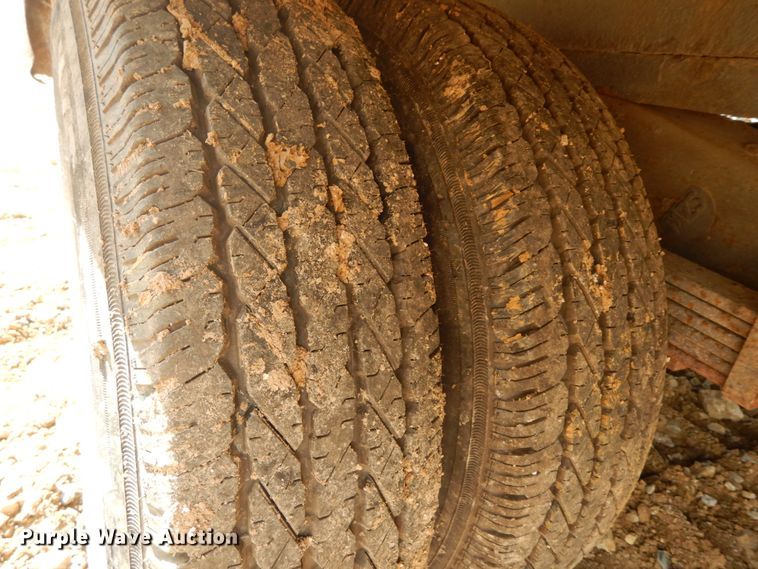 image for item IL9327 2001 Chevrolet Express G3500  box truck