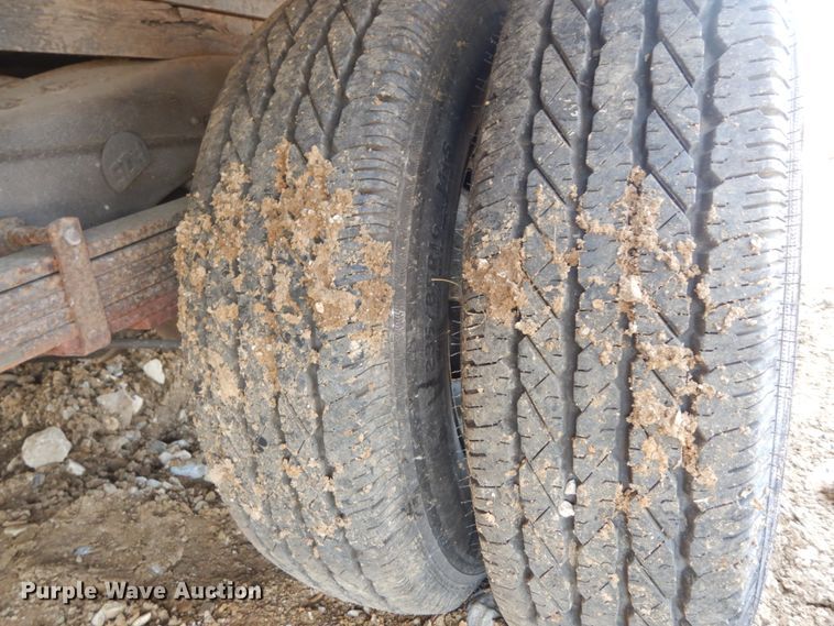 image for item IL9327 2001 Chevrolet Express G3500  box truck